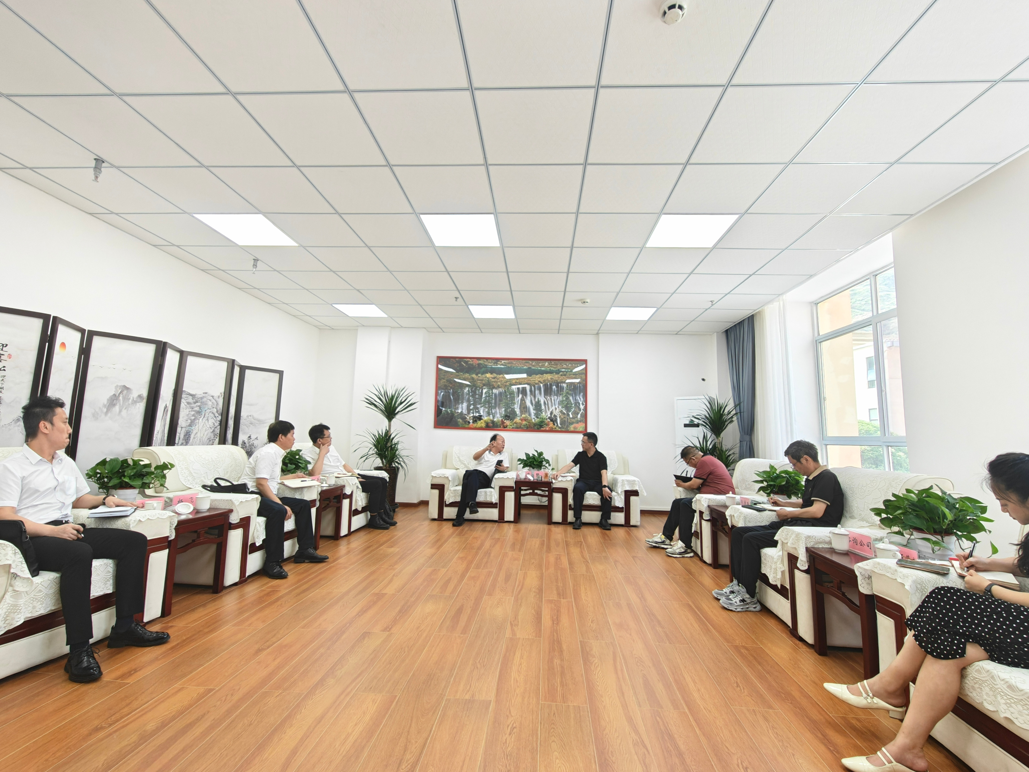 阿坝建设投资座谈交流