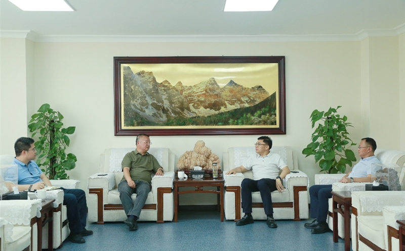 丹巴杨柳坪镍矿整合开发新里程 ——地矿集团与省第三地质大队签订采矿权托管协议