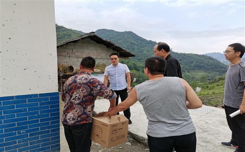 武文祥赴定点帮扶村开展帮扶工作