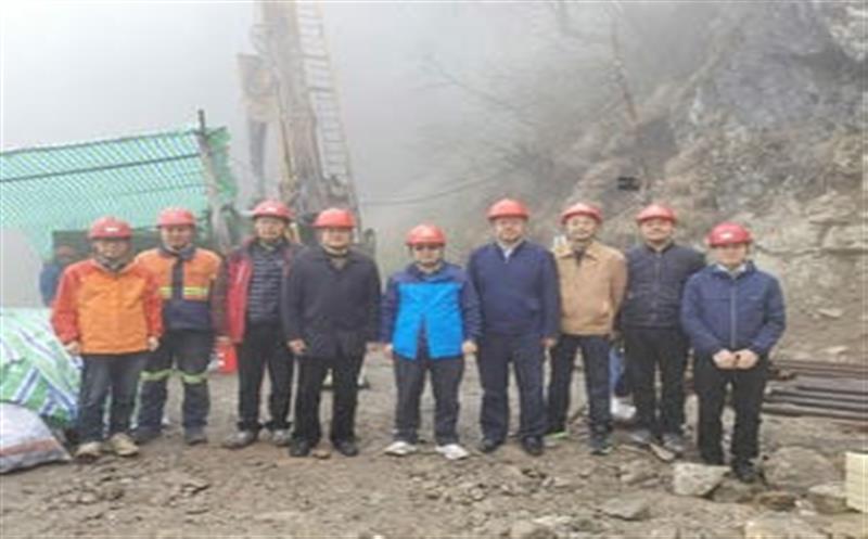 李仕荣赴平武县银厂沟金矿钻探项目开展安全生产检查及慰问工作