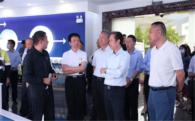 省自然安博电竞投资集团党委书记、董事长陈贵林陪同省委省政府决策咨询委员会主任陈光志赴雅安调研