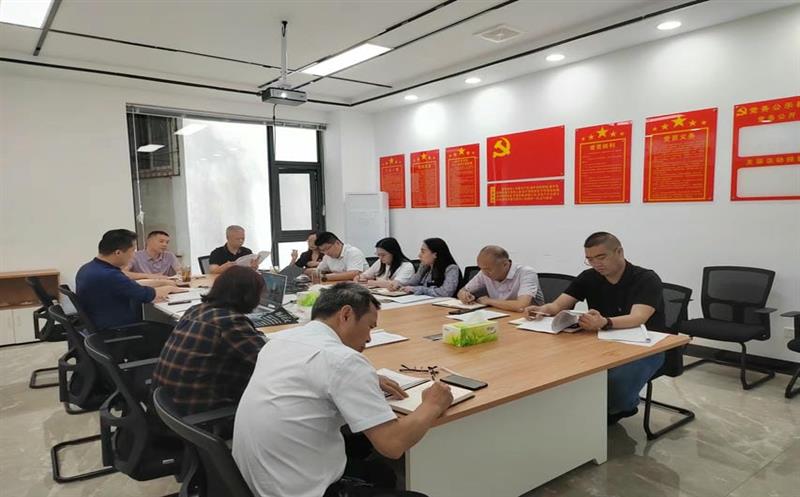 二八一大队党委理论学习中心组专题学习领会“两个确立”的决定性意义