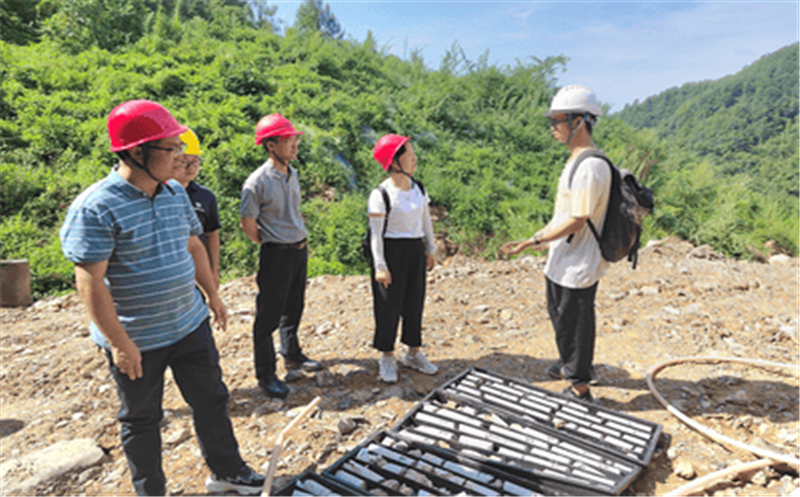 送清凉 保安全      ——地矿集团开展“送清凉”慰问活动暨安全生产大检查