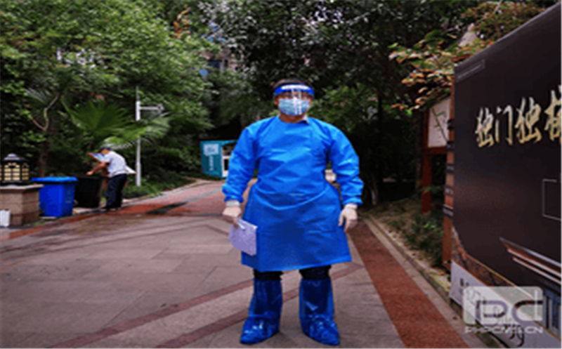 亮明身份并肩作战  争当抗疫先锋表率