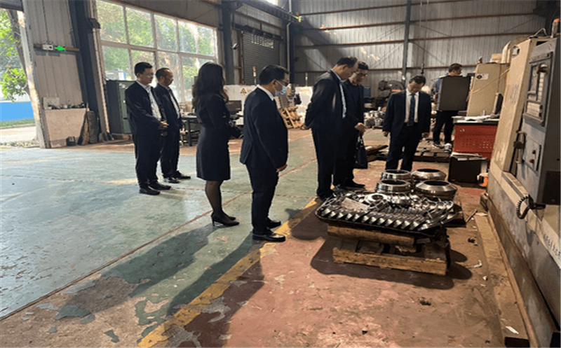 武文祥一行到成都探矿开展调研指导工作