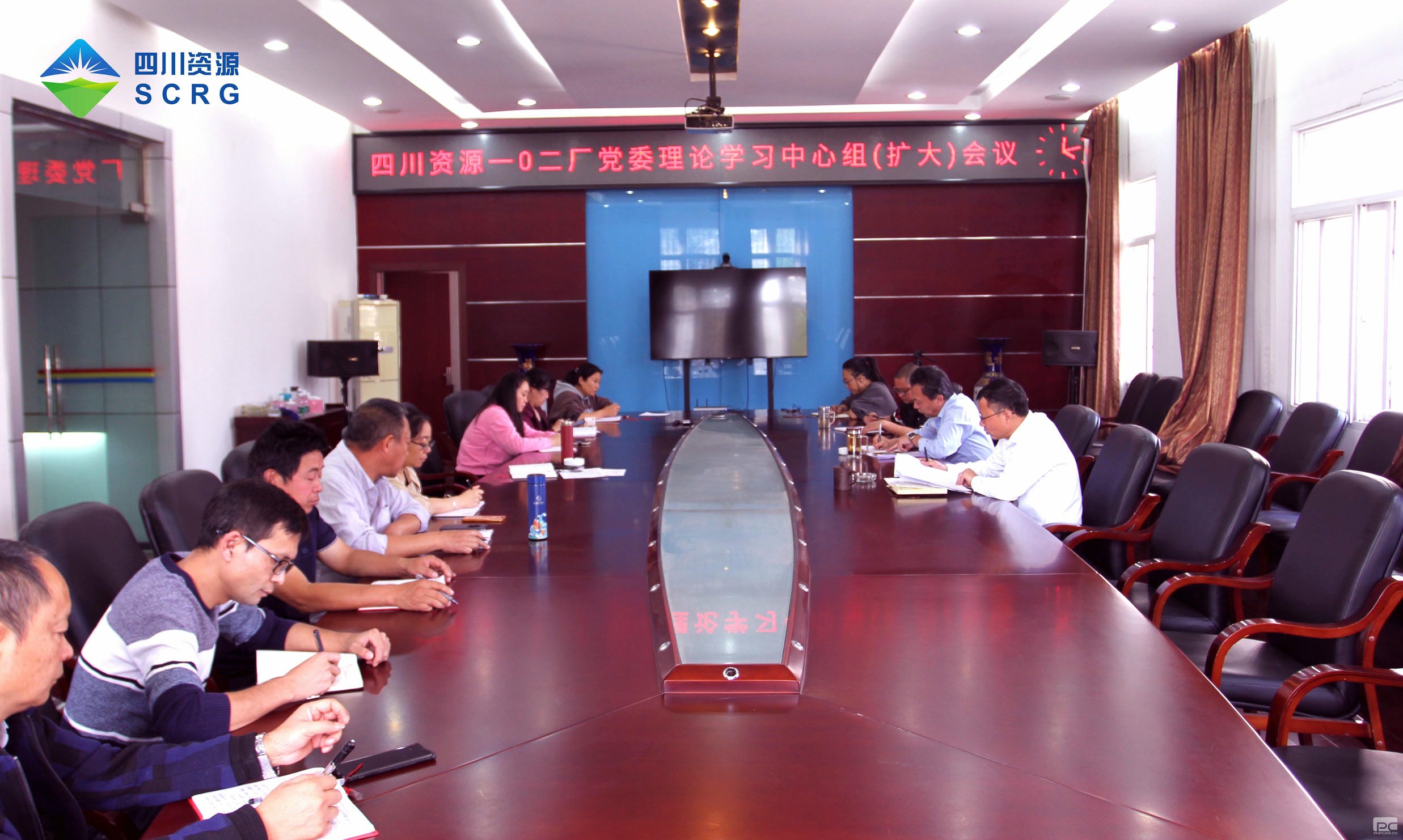 102厂召开党委理论学习中心组（扩大）会议