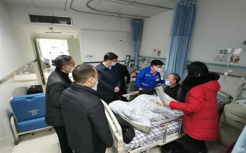 杜春茂看望慰问离休老干部