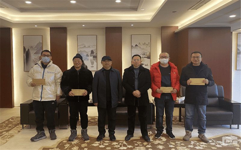 核西南建设集团春节前慰问困难职工和退休干部