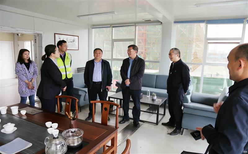 杜春茂率队调研华西集团项目部文化生活标准化建设工作