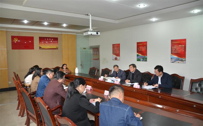 杜春茂一行到成都探矿开展工作调研