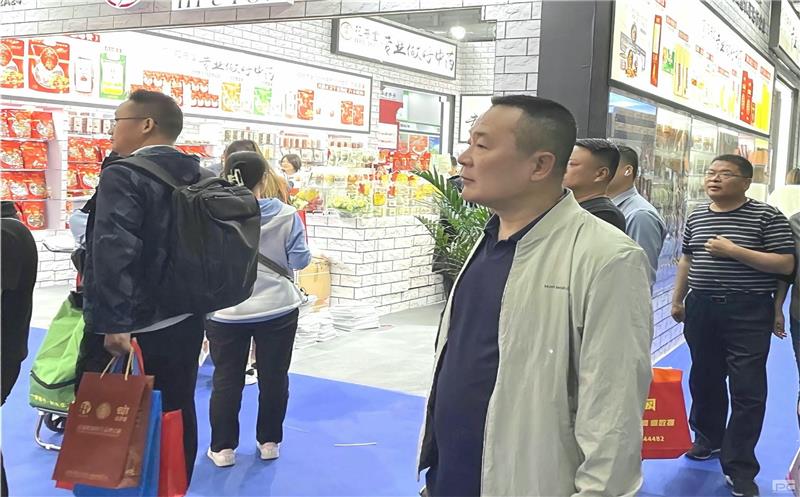 泰华堂制药党委副书记、总经理张兵到市场一线调研