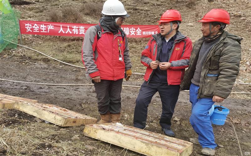 华锋钻探党委副书记、总经理孔卫开带队到夏河钻探项目部检查指导工作看望一线员工