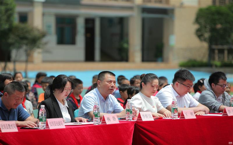 为你而来，，，，，，，大爱汶川 ——核西南院开展学雷锋志愿服务活动