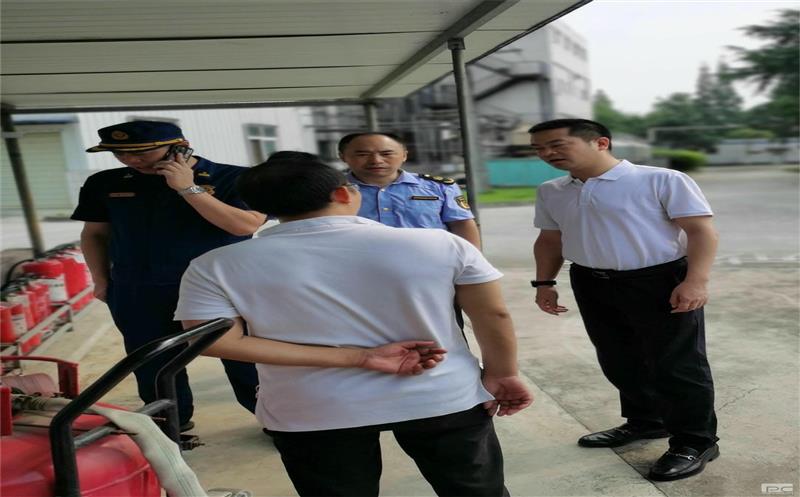 广汉市委常委、常务副市长徐晶到泰华堂制药检查安全生产工作