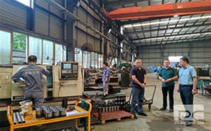 华锋钻探党委副书记、总经理孔卫开带队到二级实体宏佳公司开展防灾减灾和安全生产专项督导检查工作