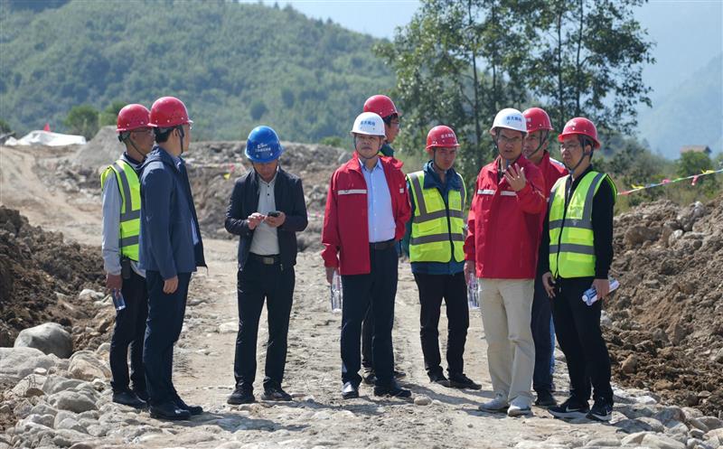 冯希尧率队到石棉栗子坪乡土地整治项目开展安全生产督导检查并出席项目开工仪式