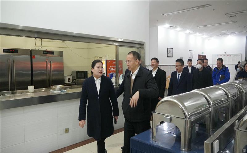 四川安博电竞置业集团领导带队到天辰楼宾馆检查指导安全工作