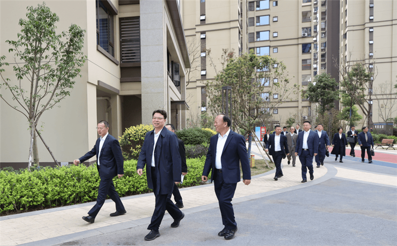 四川安博电竞集团赴置业集团蜀鑫江语城项目调研指导