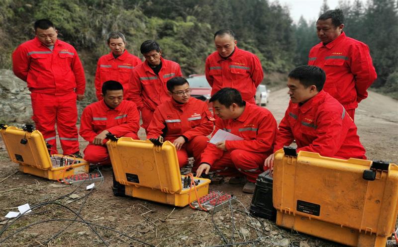 用好核心技术，，，，，，，，为油气开发上产服务
