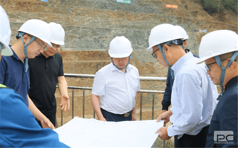 省自然安博电竞投资集团领导赴大陆槽稀土矿山开展安全检查并视察矿山环境改善项目