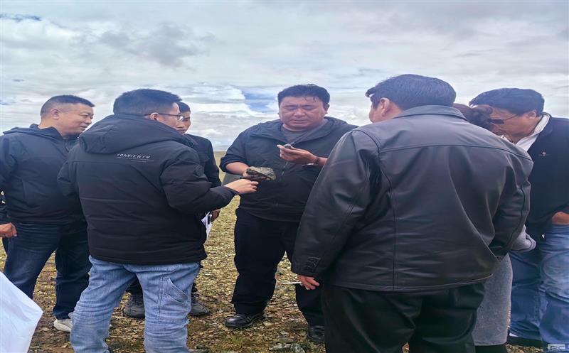 那曲市自然安博电竞局领导莅临安多县东风铬铁矿储量核实项目检查