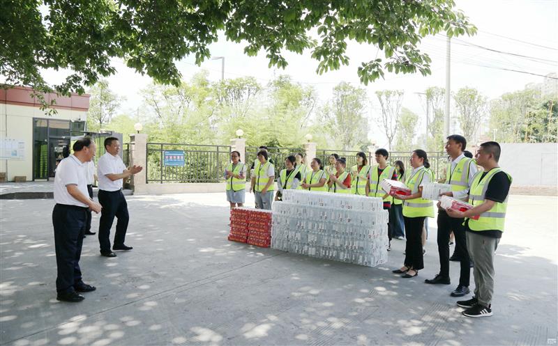 集团领导到测绘公司宣贯省委十二届五次全会精神，，，，，，，开展夏送清凉活动