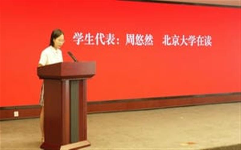 区调队发放高考奖励 助力职工子女成长