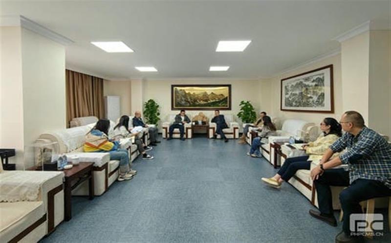 西御河街道办事处主要领导到地矿集团交流座谈